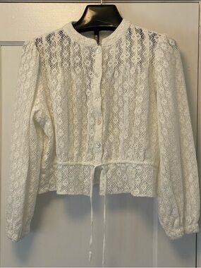 NWT Bloomingdale's AQUA White Lace Button-Front Cropped Drawstring Top